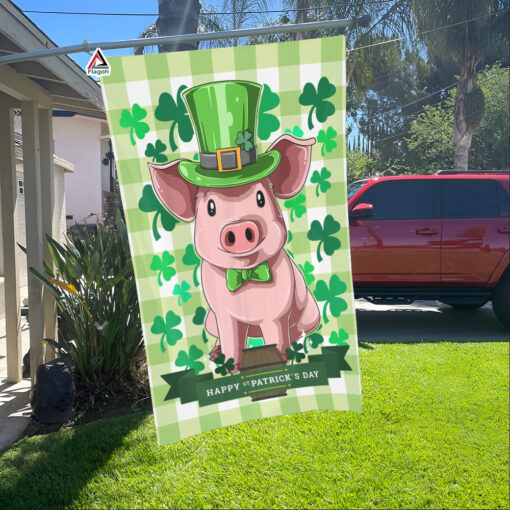 Shamrock Wreath Pig Flag, Happy Saint Patrick’s Day Flag, Irish Pig Farmhouse Flag