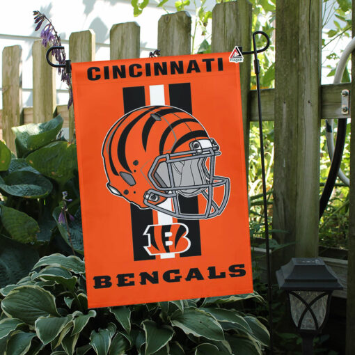 Cincinnati Bengals Helmet Vertical Flag, Bengals NFL Outdoor Flag