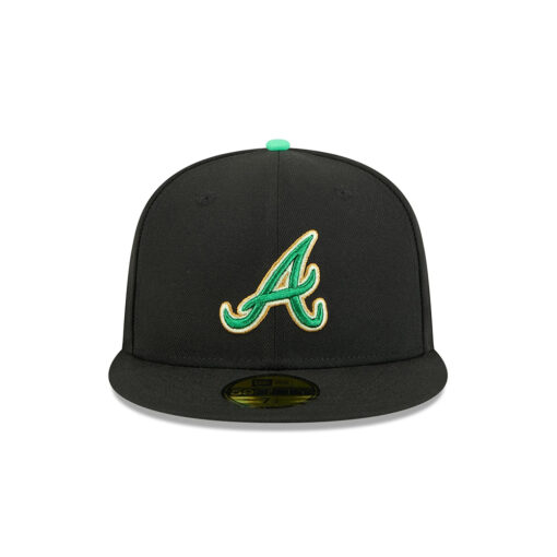 Atlanta Braves Clover Tribute Fitted Cap in Black