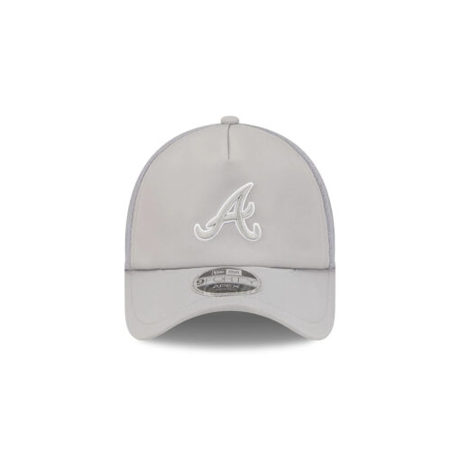 Atlanta Braves Practice Mesh Snapback in Gray