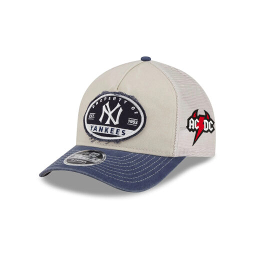 New York Yankees Frayed-Edge M-Crown Mesh Trucker Cap