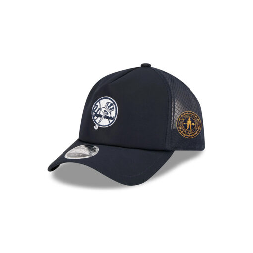 New York Yankees Practice-Day Circle Mesh Trucker Cap in Navy New York Yankees Practice-Day Circle Mesh Trucker Cap in Navy