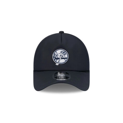 New York Yankees Practice-Day Circle Mesh Trucker Cap in Navy New York Yankees Practice-Day Circle Mesh Trucker Cap in Navy