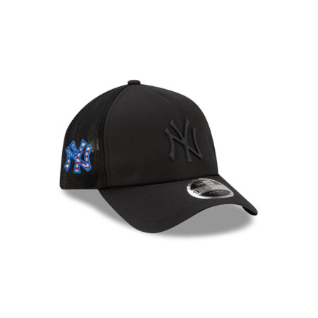 New York Yankees Practice-Day Mesh Trucker Cap in Black