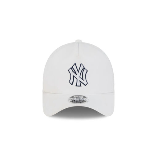 New York Yankees Practice-Day Mesh Trucker Cap in White