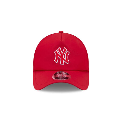 New York Yankees Practice-Day Red Mark Mesh Trucker Cap in Red