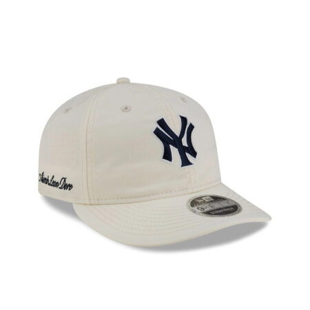 New York Yankees Streetwear Retro Crown Strapback Cap in Chrome White