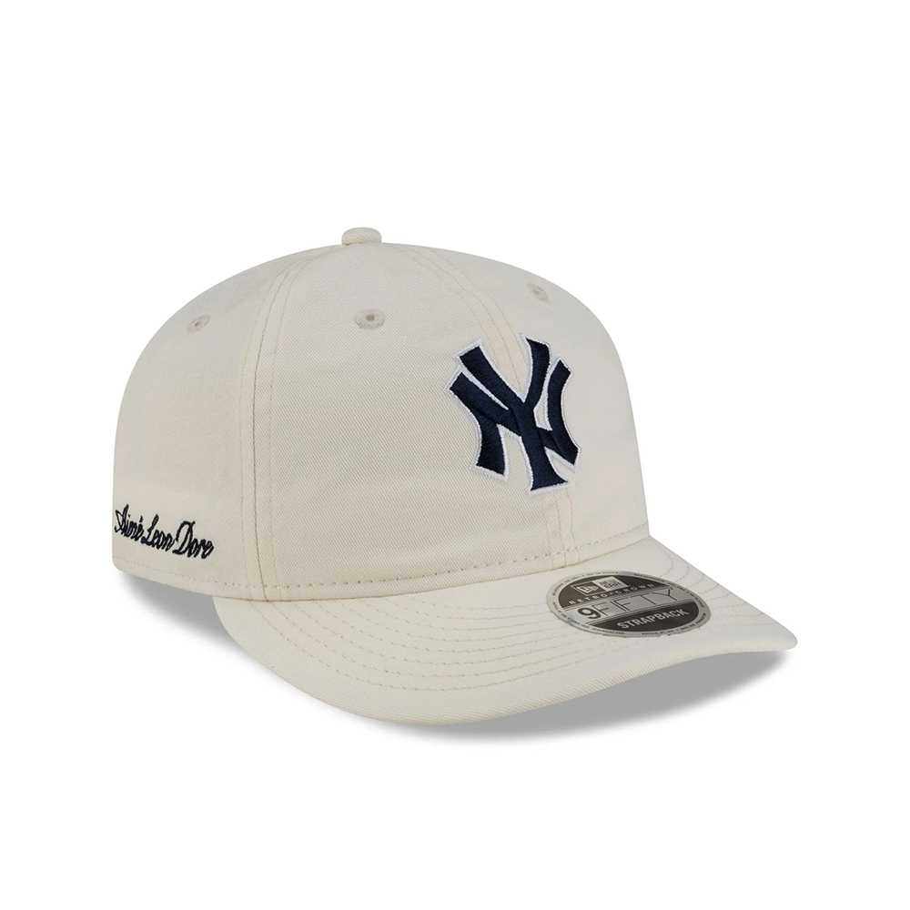 New York Yankees Streetwear Retro Crown Strapback Cap in Chrome White New York Yankees Streetwear Retro Crown Strapback Cap in Chrome White