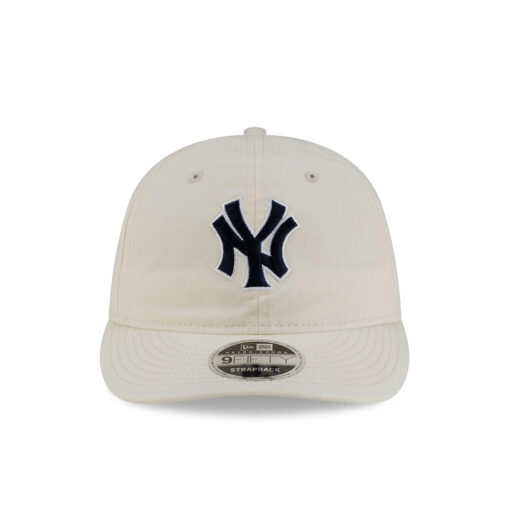 New York Yankees Streetwear Retro Crown Strapback Cap in Chrome White New York Yankees Streetwear Retro Crown Strapback Cap in Chrome White