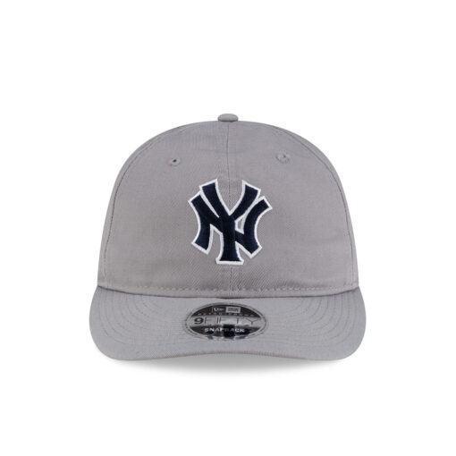 New York Yankees Streetwear Retro Crown Strapback Cap in Gray