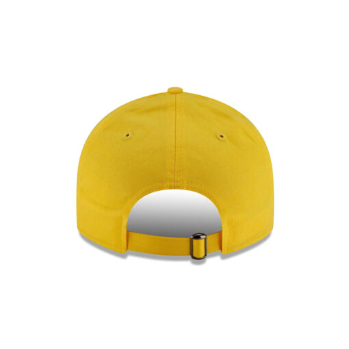 New York Yankees Streetwear Retro Crown Strapback Cap in Yellow New York Yankees Streetwear Retro Crown Strapback Cap in Yellow