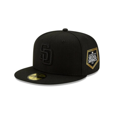 San Diego Padres Blackout Core Fitted Cap in Black