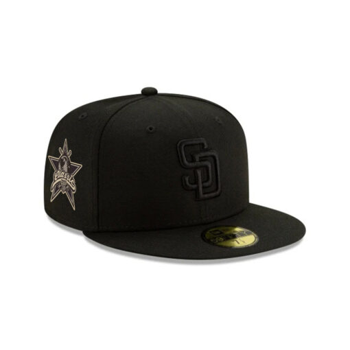 San Diego Padres Blackout Core Fitted Cap in Black