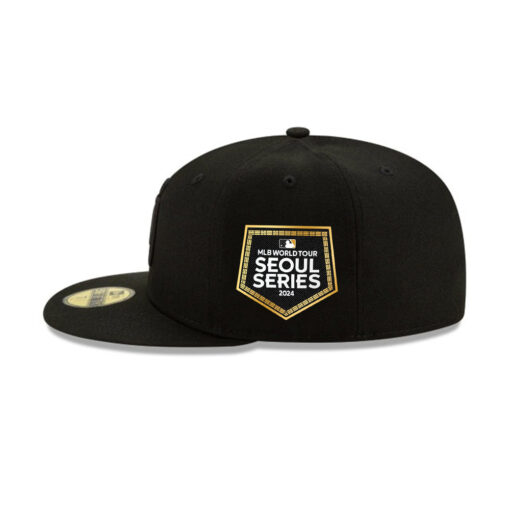 San Diego Padres Blackout Core Fitted Cap in Black