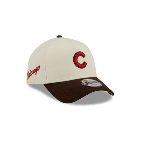 Chicago Cubs City Script Snapback Cap in Cream