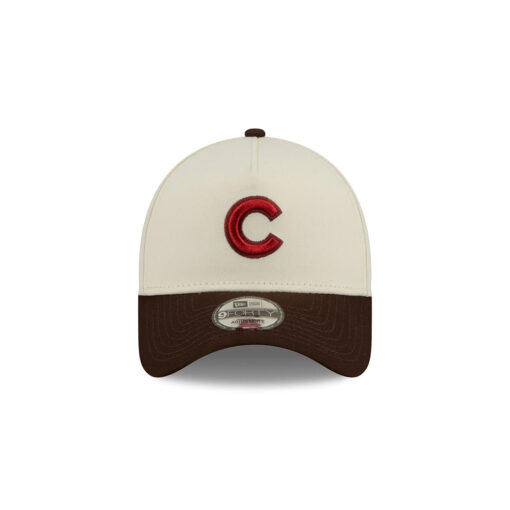 Chicago Cubs City Script Snapback Cap in Cream