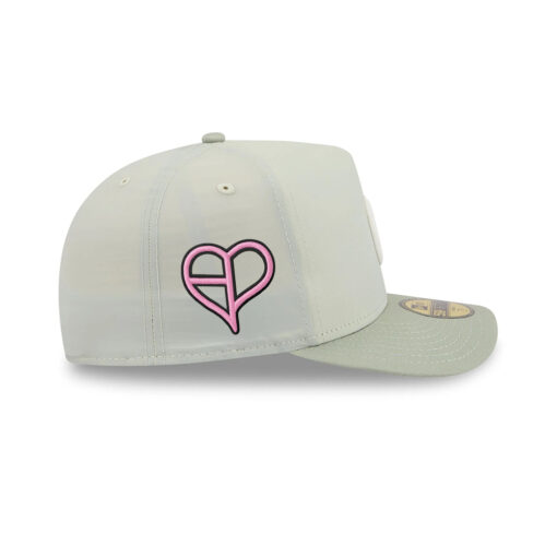 Chicago Cubs Crinkle Texture Fitted Cap in Light Grey