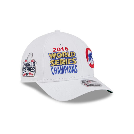 Chicago Cubs Trophy Wordmark M-Crown Snapback in White Chicago Cubs Trophy Wordmark M-Crown Snapback in White