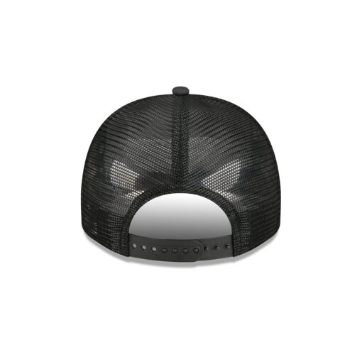 Chicago Cubs Washed Fan Trucker Cap in Black