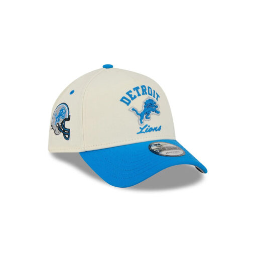 Detroit Lions Curved Wordmark Side Patch Snapback Cap in White and Blue