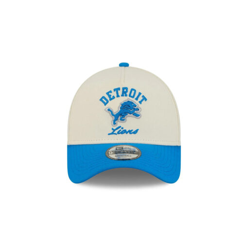Detroit Lions Curved Wordmark Side Patch Snapback Cap in White and Blue