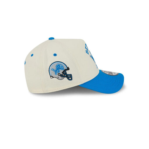 Detroit Lions Curved Wordmark Side Patch Snapback Cap in White and Blue