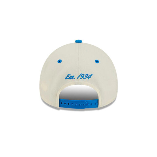 Detroit Lions Curved Wordmark Side Patch Snapback Cap in White and Blue