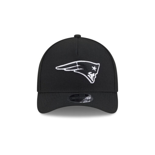 New England Patriots Black and White Snapback Cap in Black and White