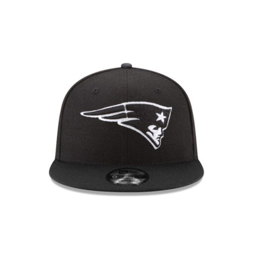 New England Patriots Black and White Snapback Cap in Black and White New England Patriots Black and White Snapback Cap in Black and White