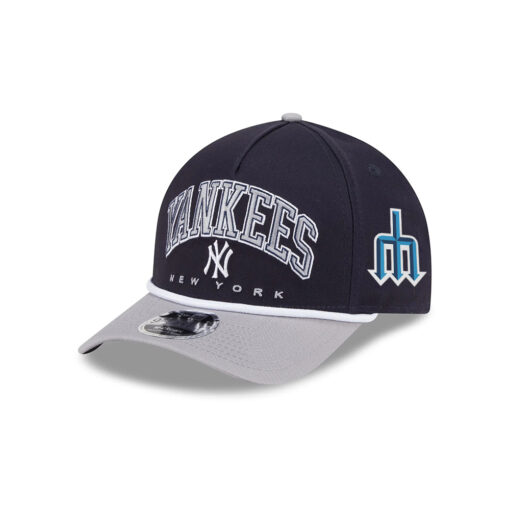 New York Yankees Arch Logo Snapback in Black New York Yankees Arch Logo Snapback in Black