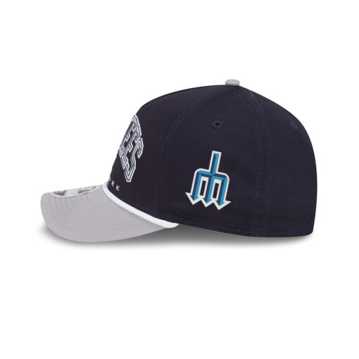 New York Yankees Arch Logo Snapback in Black New York Yankees Arch Logo Snapback in Black