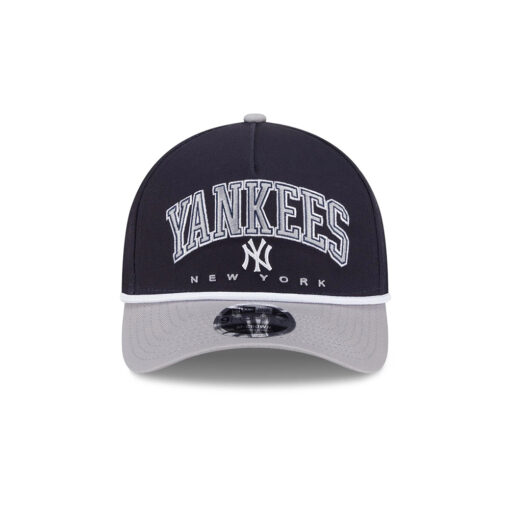 New York Yankees Arch Logo Snapback in Black New York Yankees Arch Logo Snapback in Black