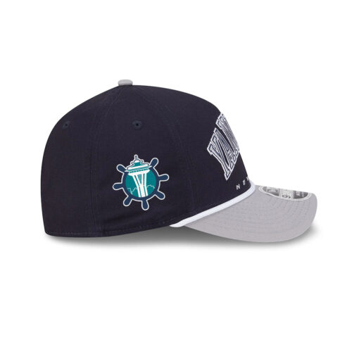 New York Yankees Arch Logo Snapback in Black New York Yankees Arch Logo Snapback in Black