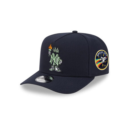 New York Yankees Cartoon Graphic Snapback in Black