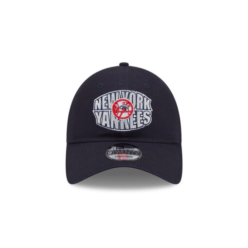 New York Yankees Classic Tone Adjustable Cap in Black