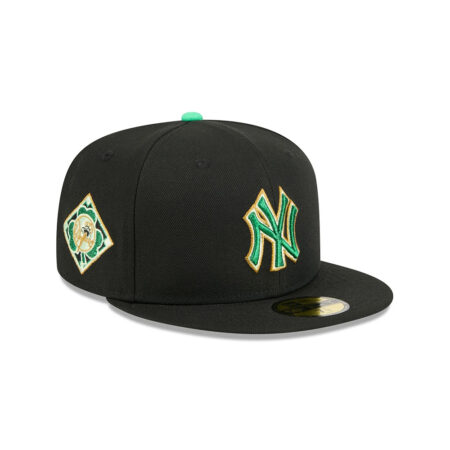 New York Yankees Clover Patch Fitted Cap in Black