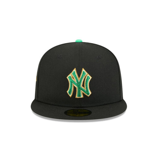 New York Yankees Clover Patch Fitted Cap in Black