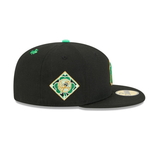 New York Yankees Clover Patch Fitted Cap in Black