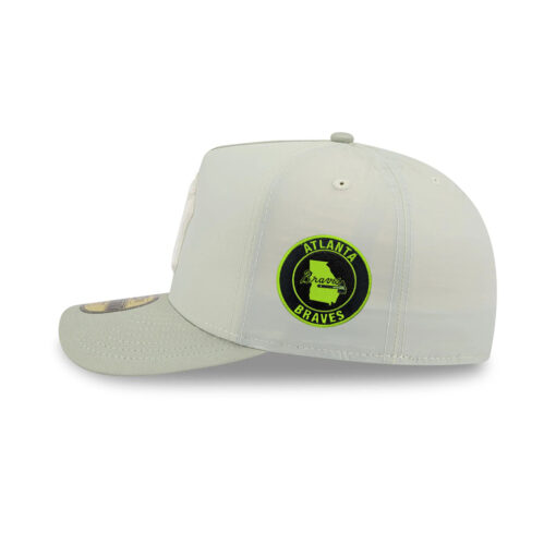 New York Yankees Crinkle Texture Fitted Cap in Light Grey