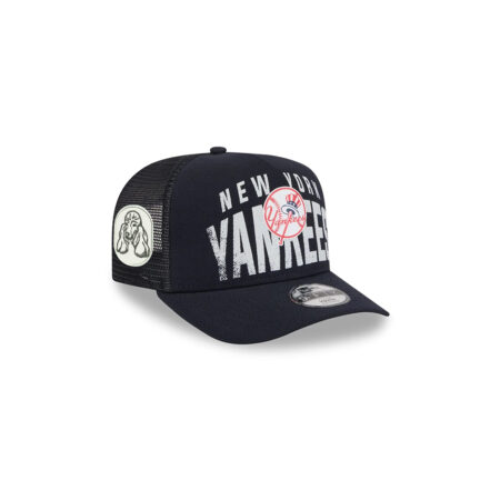 New York Yankees Fade Logo Trucker Cap in Black