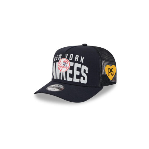 New York Yankees Fade Logo Trucker Cap in Black