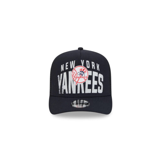 New York Yankees Fade Logo Trucker Cap in Black