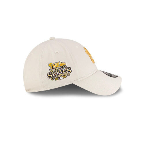 New York Yankees Floral Adjustable Cap in Ivory Cream New York Yankees Floral Adjustable Cap in Ivory Cream