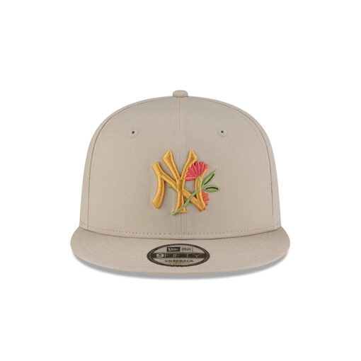 New York Yankees Floral Snapback in Ivory Cream