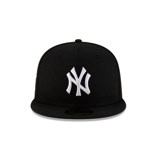 New York Yankees Front Patch Fitted Cap in Black