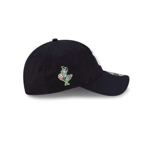 New York Yankees Hidden Pigeon Adjustable Cap in Black