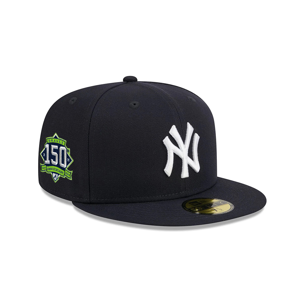 New York Yankees Leather Patch Fitted Cap in Black New York Yankees Leather Patch Fitted Cap in Black
