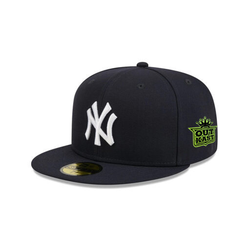 New York Yankees Leather Patch Fitted Cap in Black New York Yankees Leather Patch Fitted Cap in Black