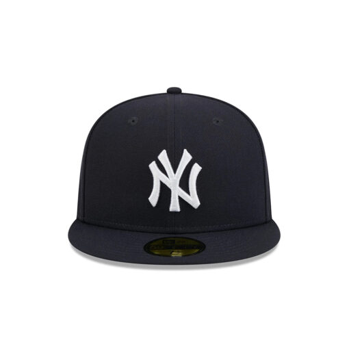 New York Yankees Leather Patch Fitted Cap in Black New York Yankees Leather Patch Fitted Cap in Black