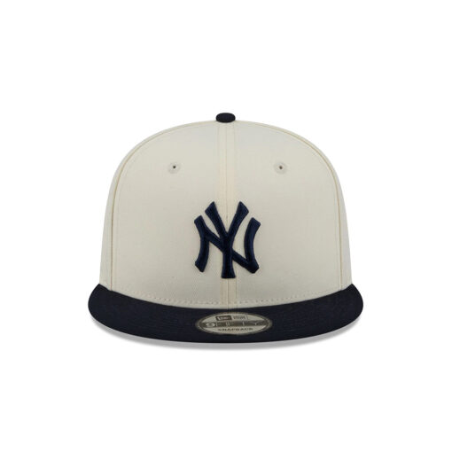 New York Yankees Local Script Snapback in Cream